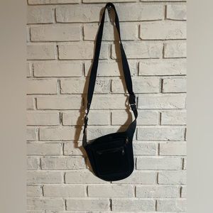 CUERO LEGITIMO Leather handmade gun carry bag or crossbody bag. Made in Chile.